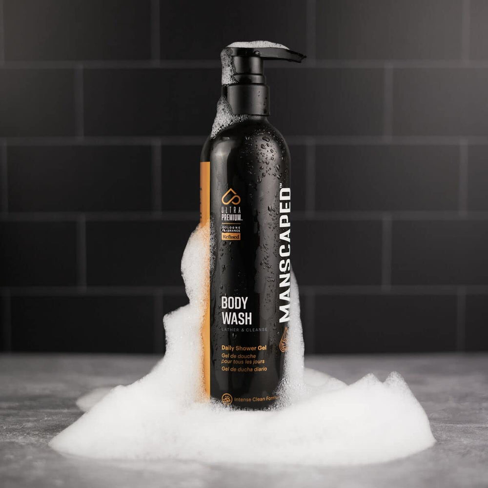 MANSCAPED envase con diseño elegante que inspira rutina de cuidado diario.