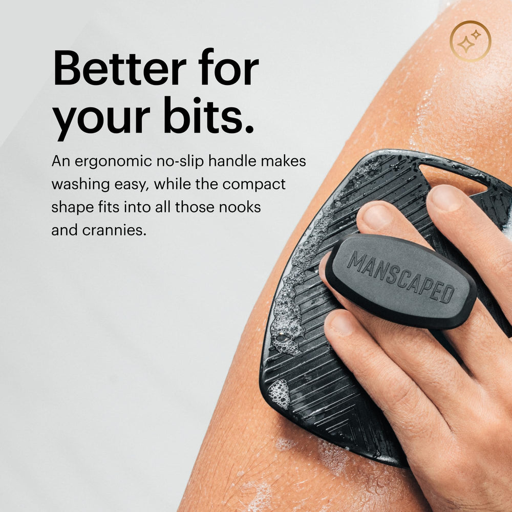 MANSCAPED Body Buffer con gancho integrado para colgar y secar fácilmente.