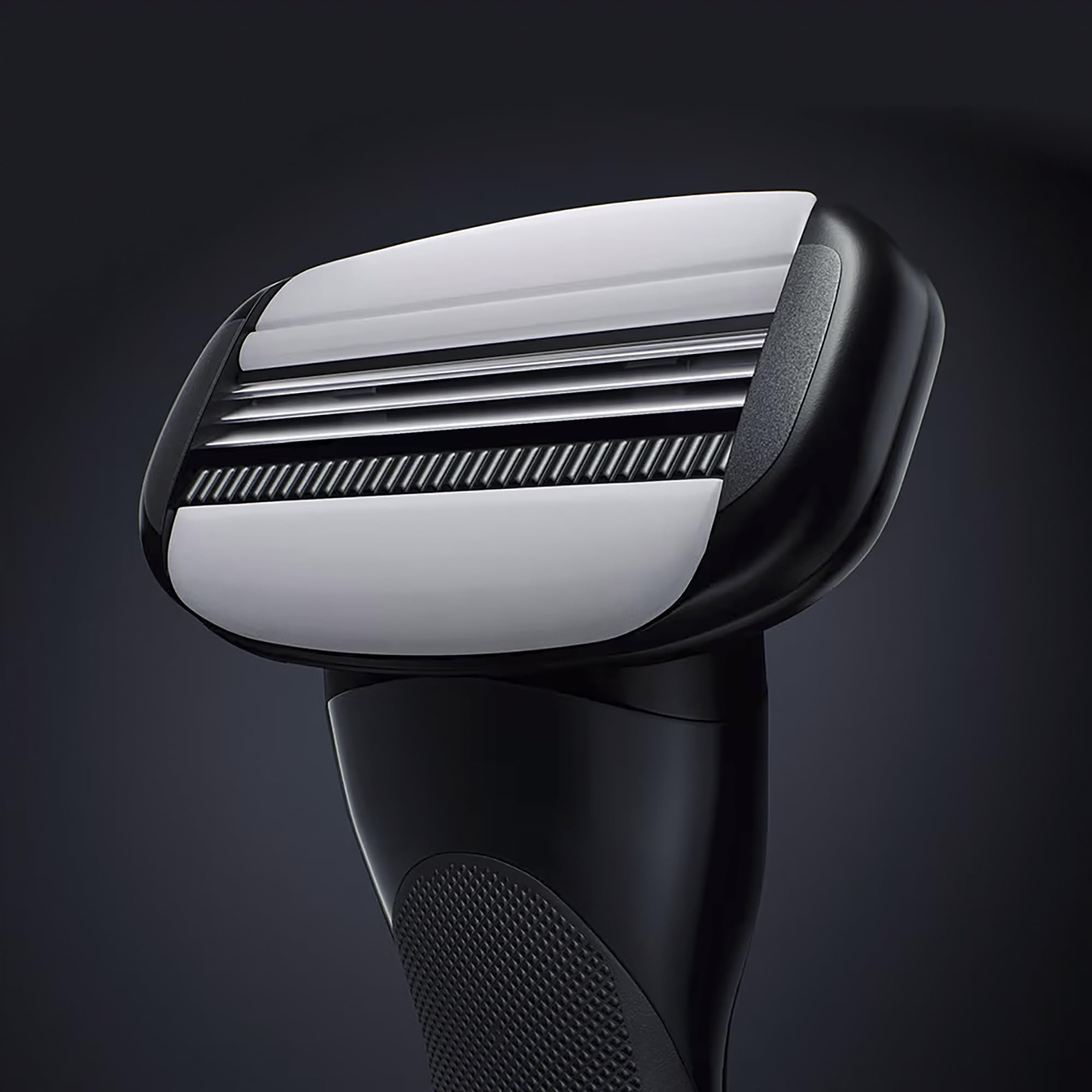 MANSCAPED Crop Shaver diseño ergonómico que se adapta a los contornos del cuerpo.