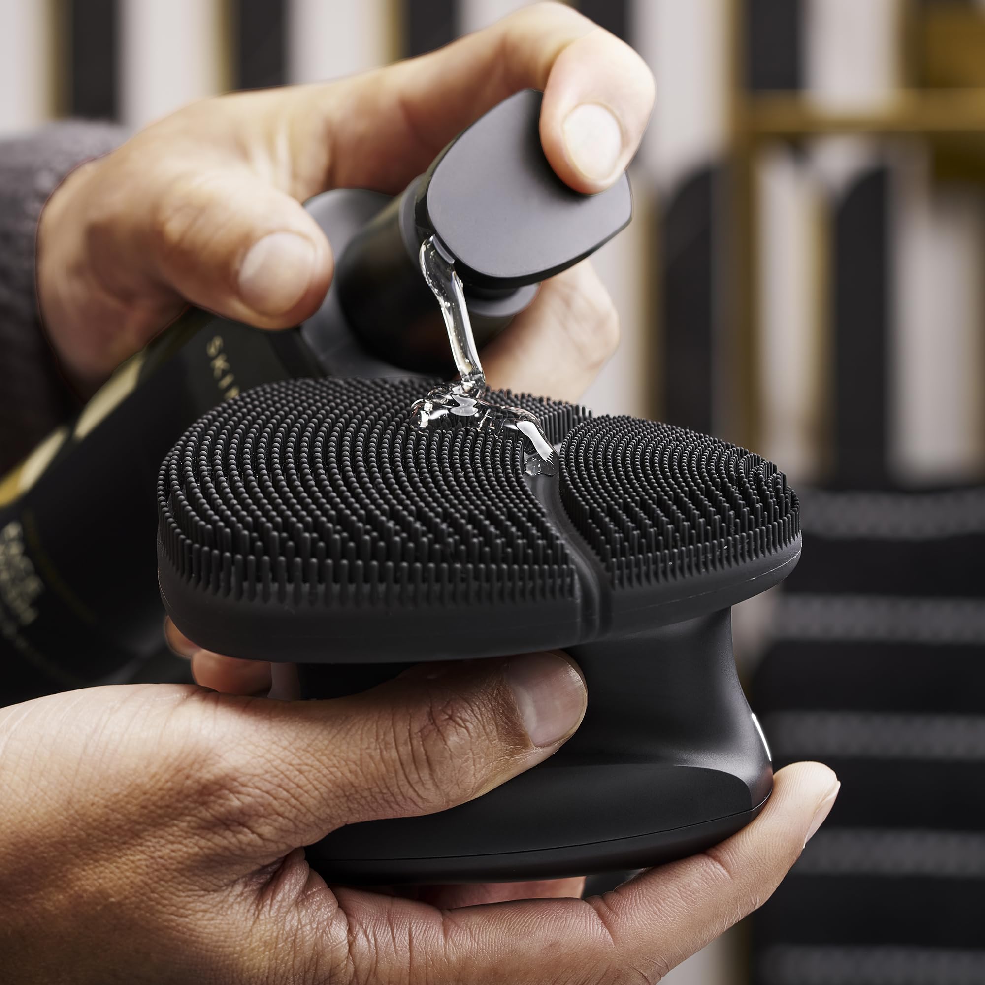 MANSCAPED Face Buffer PRO diseño compacto para viaje y gimnasio.