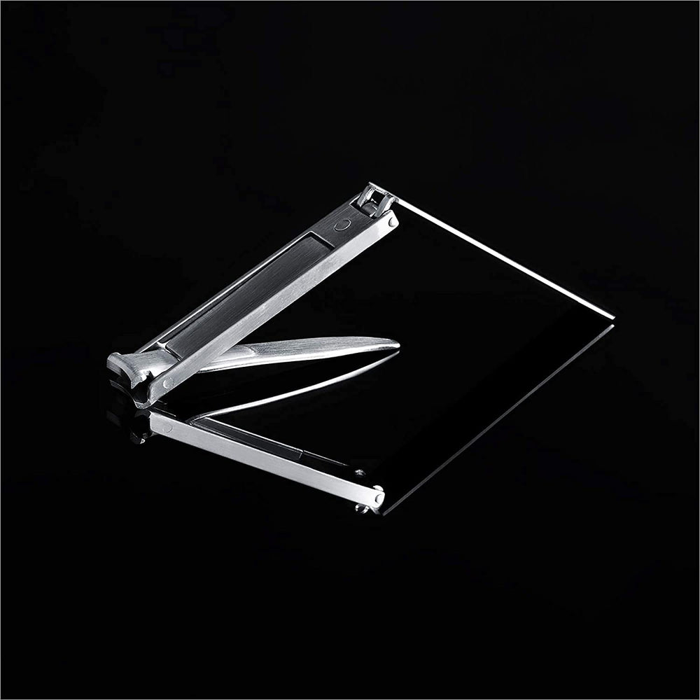 Corta uñas MANSCAPED Shears 2.0 para higiene rápida y efectiva.