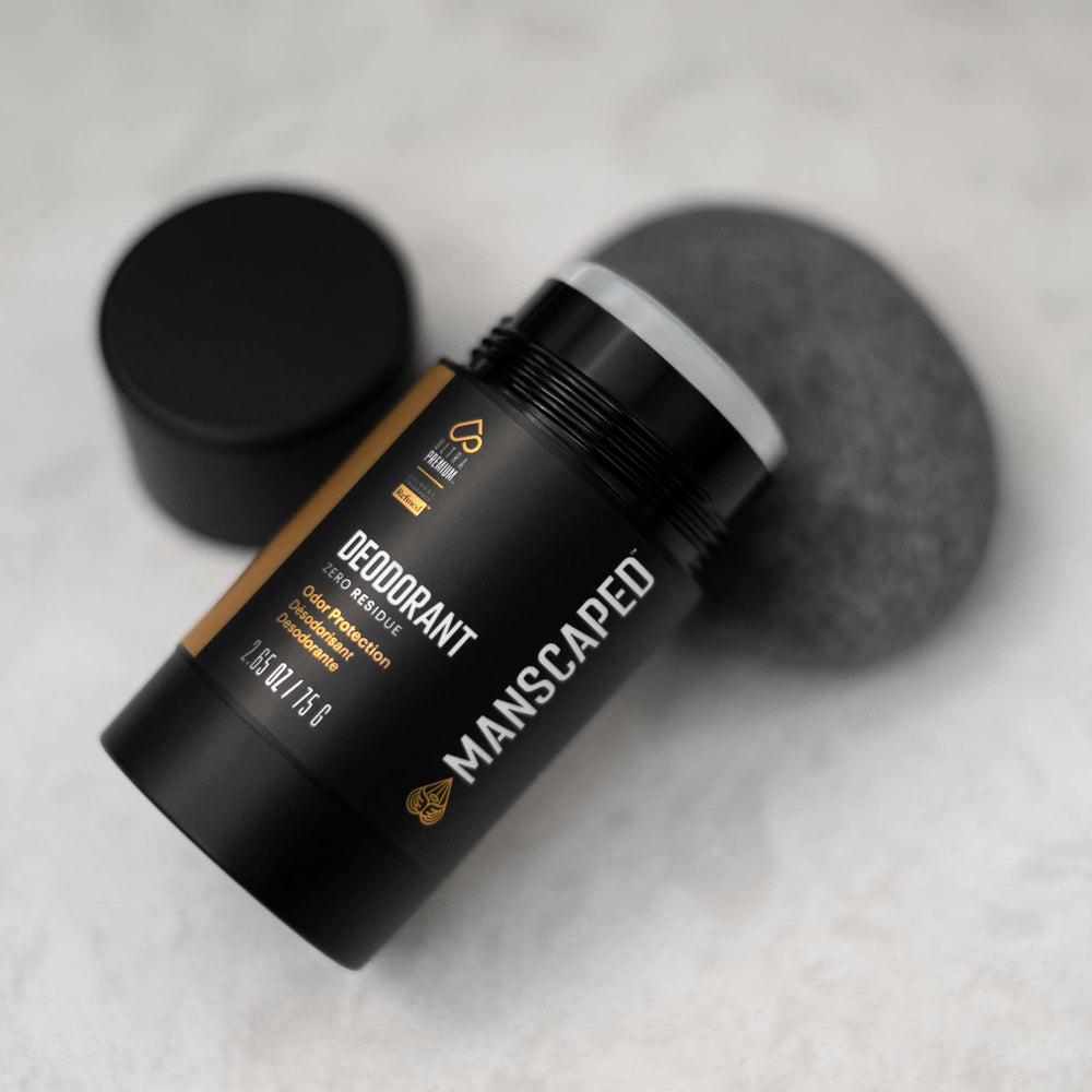 MANSCAPED UltraPremium Desodorante mantiene la ropa libre de manchas tras uso.