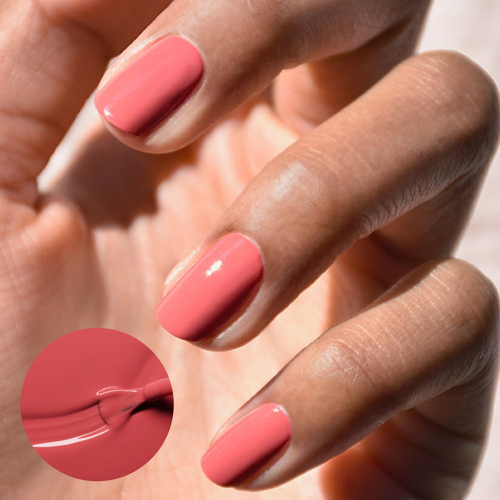 Manucurist Green Bois de Rose swatch offers year-round wear in chic dusty pink.
