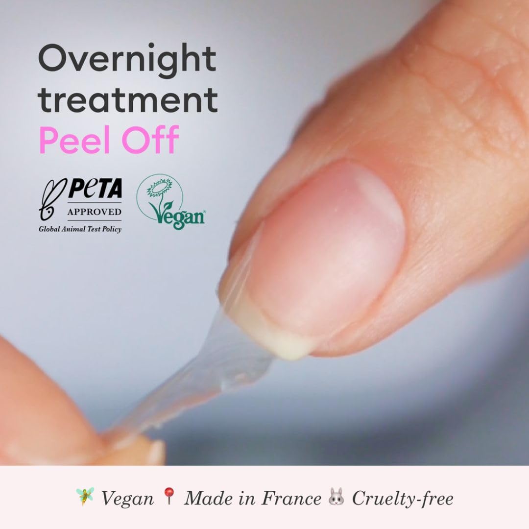Aplicación nocturna de Manucurist SOS Nail Mask para uñas dañadas.