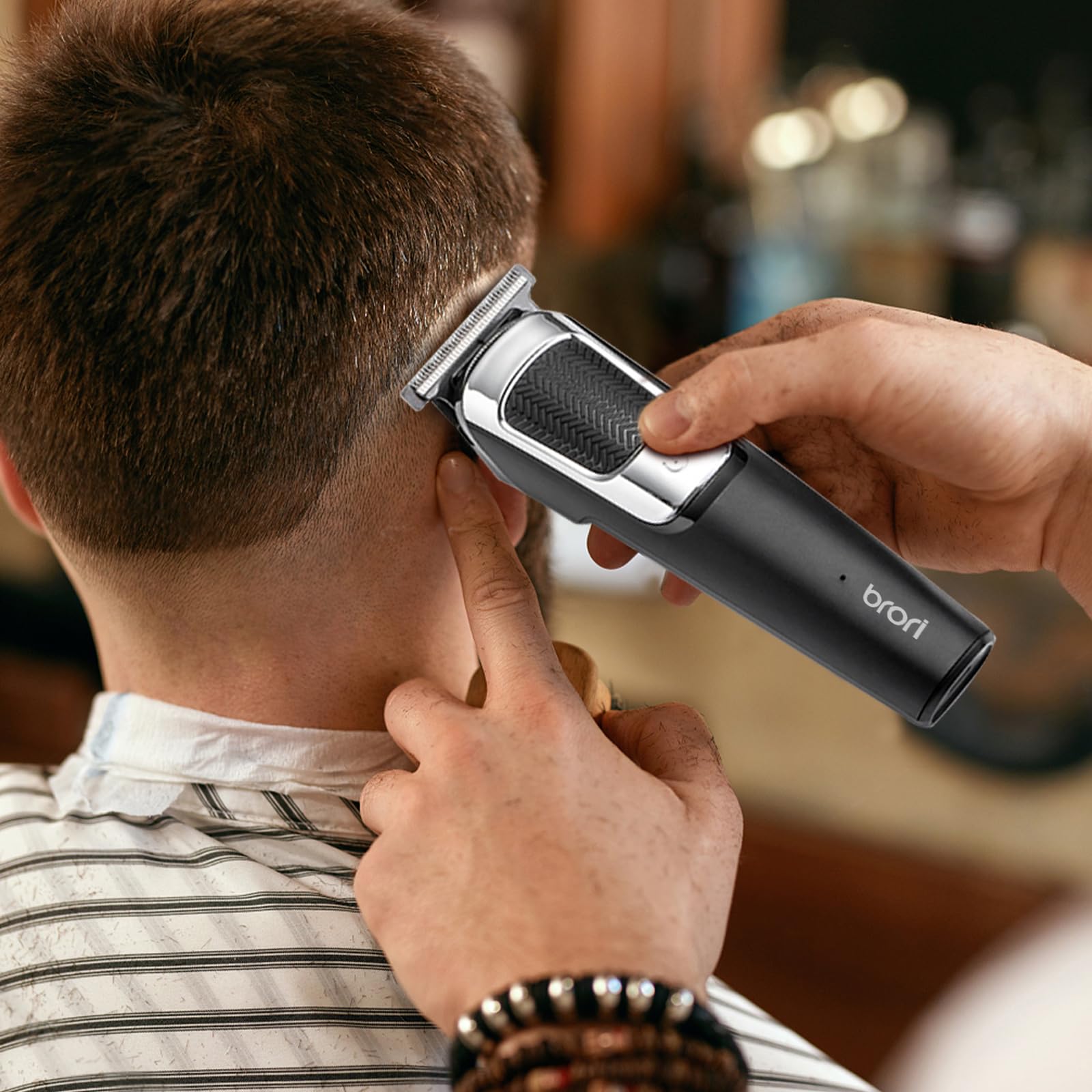 Maquinilla profesional de cabello para hombres con carga de batería para uso continuo.