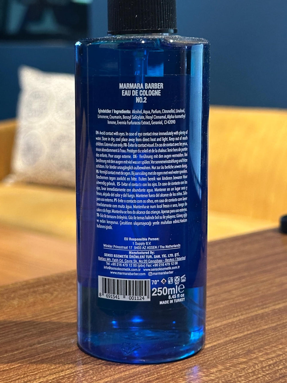 Rutina diaria de Marmara Barber Aftershave en el baño para aroma sutil.