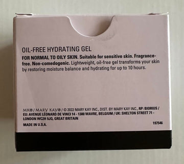 Aplicación en mano con Mary Kay Gel Hidratante sin aceite ofrece absorción rápida.