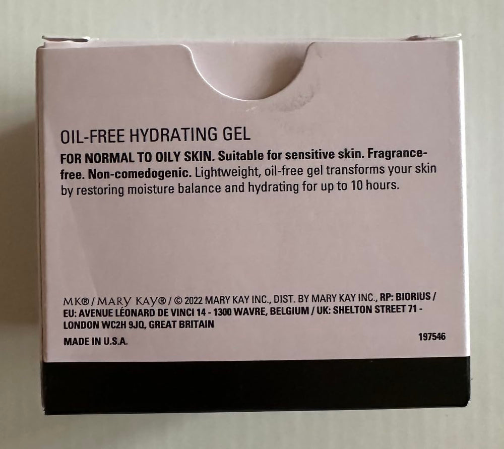 Aplicación en mano con Mary Kay Gel Hidratante sin aceite ofrece absorción rápida.
