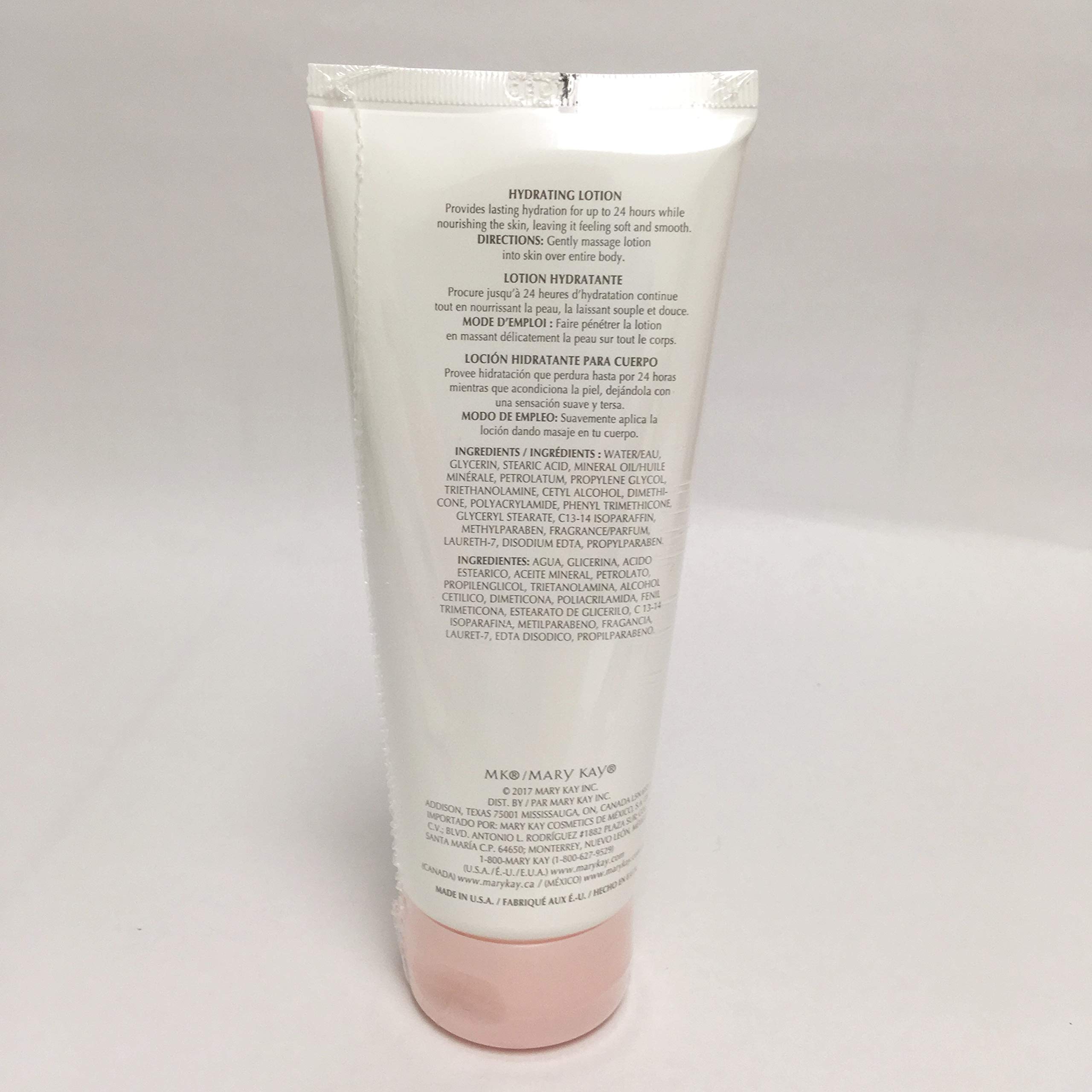 Mary Kay Loción Hidratante aplicación en manos: textura cremosa para absorción rápida.