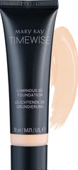 Fond Mary Kay TimeWise Luminous 3D dans sa bouteille pour un teint unifié et lumineux.
