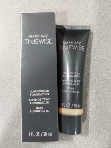 Aplicación de Mary Kay TimeWise Luminous 3D Foundation Ivory N160 con esponja para acabado suave