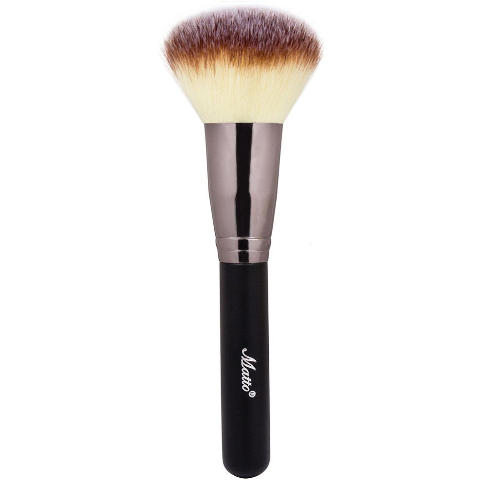 Pincel mineral Matto con cabeza grande y densa para cobertura uniforme.