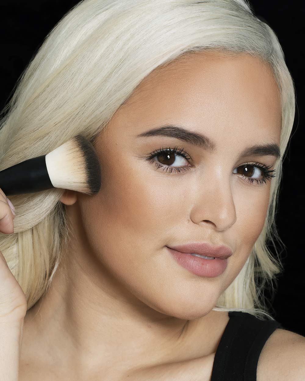 Maybelline Bronceador Ciudad Empaque compacto para retoques rápidos.