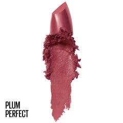 Maybelline Color Sensacional Plum Perfect, textura cremosa que nutre labios al instante.