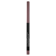 Trazo definido con fórmula cremosa y a prueba de manchas de Maybelline.