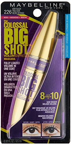 Aplicación de Maybelline Colossal Big Shot en pestañas para volumen envolvente