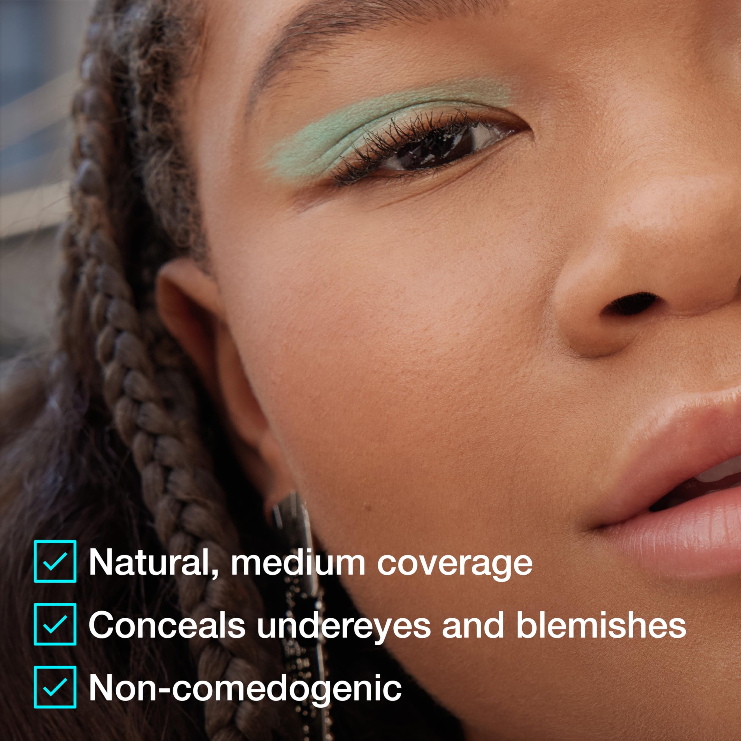 Maybelline Fit Me Corrector líquido se adapta a todos los tonos para acabado natural.