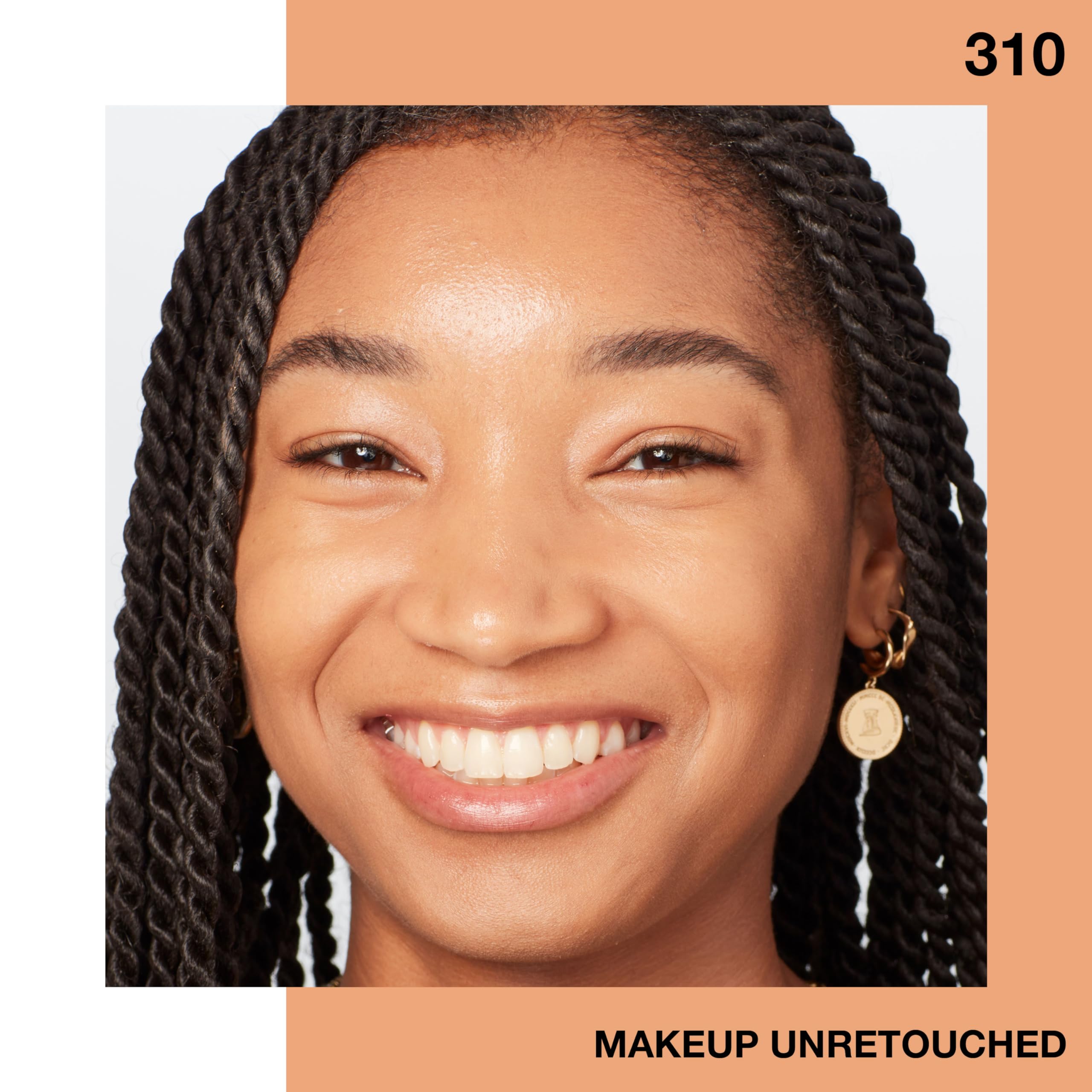 Empaque cercano de Maybelline Fit Me Dewy con SPF.