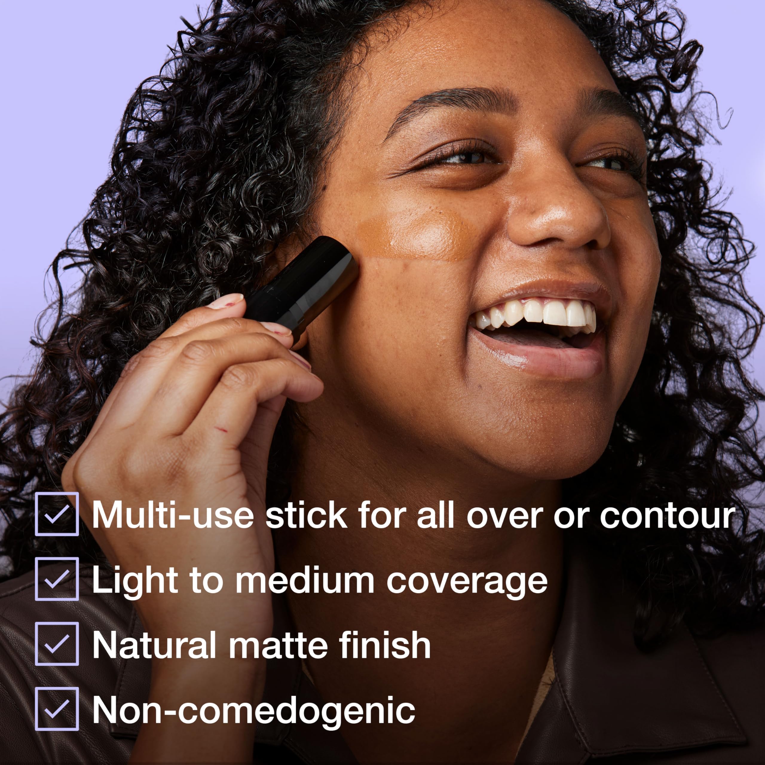 Difuminado suave con Maybelline Fit Me Stick para un aspecto natural.