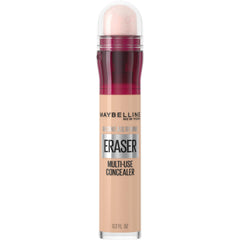 Maybelline Instant Age Rewind Concealer con aplicador micro para corrección precisa de ojeras.