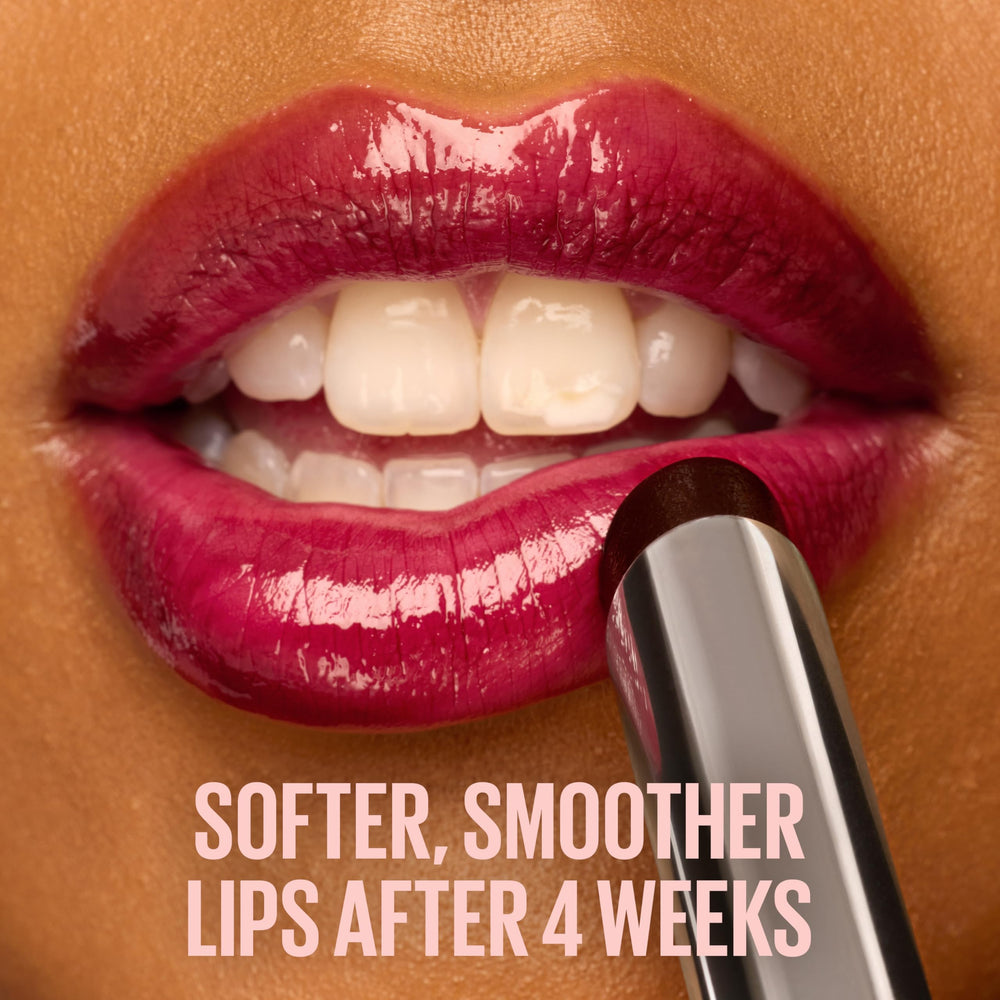 Maybelline Lifter Glaze Balm reduce visualmente líneas de labios.