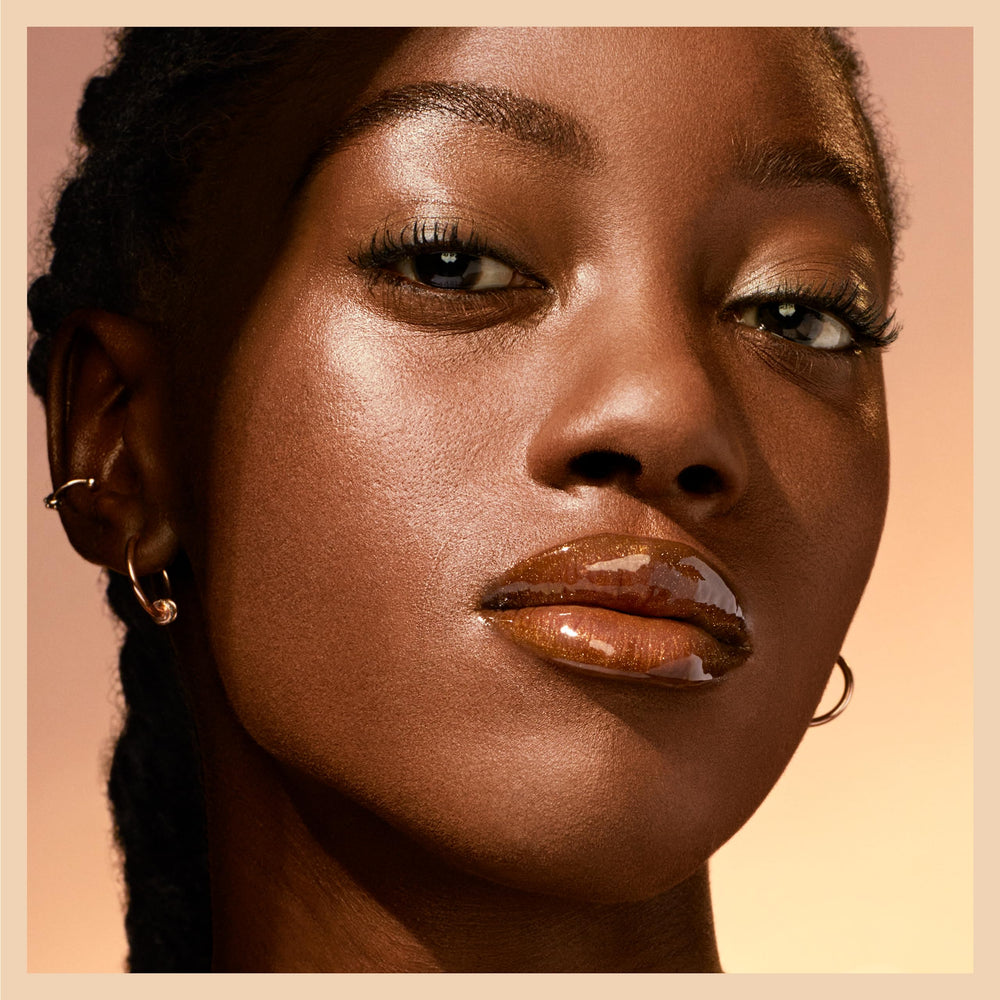 Maybelline Lifter Gloss disponible en tonos modernos para cualquier ocasión.