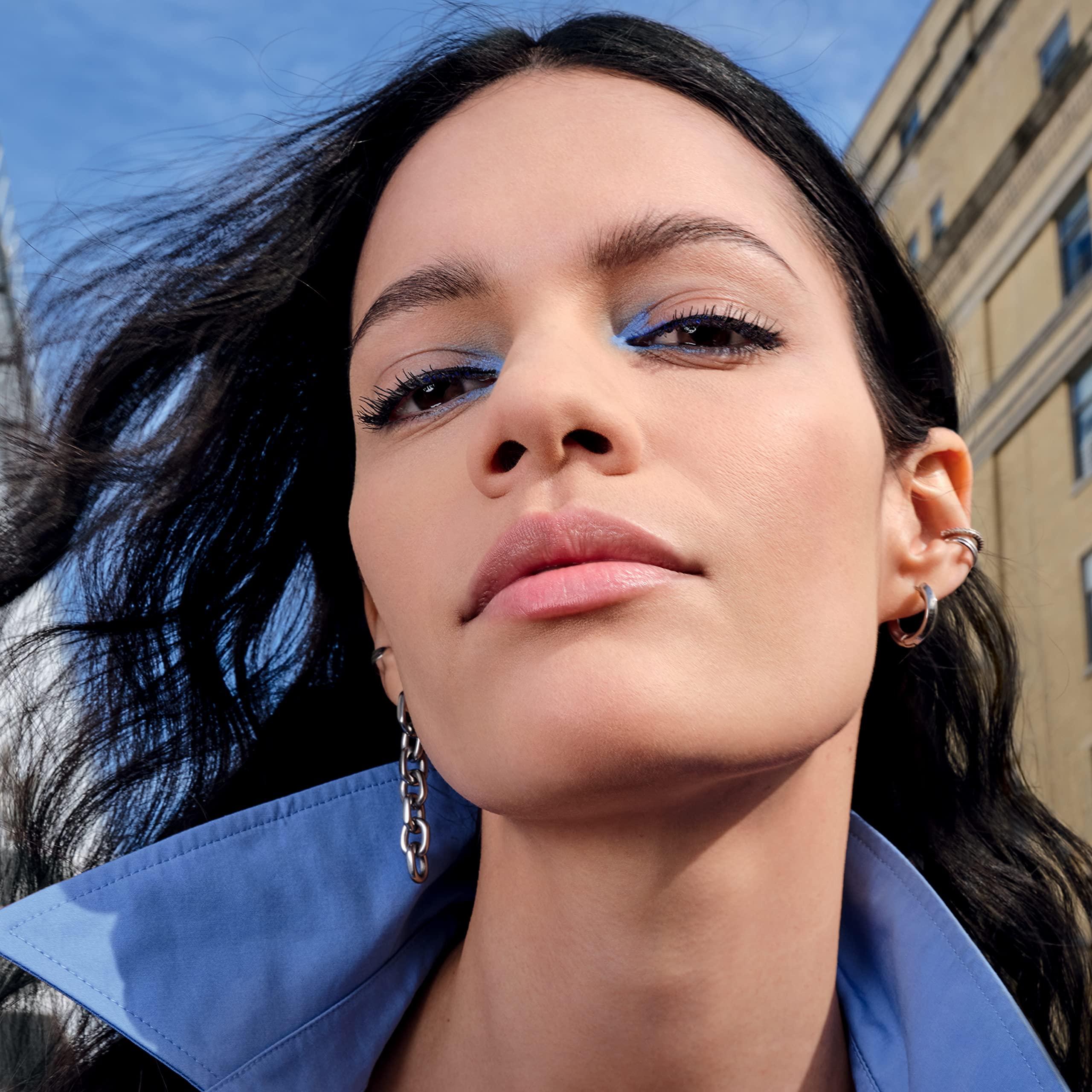 Desmaquillar con agua micelar tras usar Maybelline.