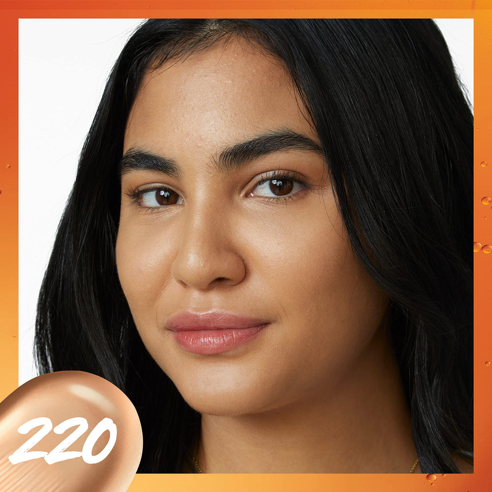 MAYBELLINE Super Stay Skin Tint con dosificador: muestra aplicación precisa.