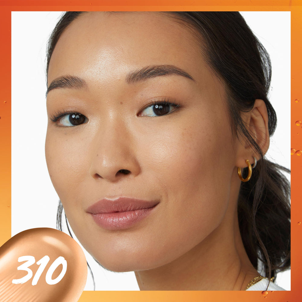 Maybelline Super Stay con vitamina C aporta brillo natural y piel más radiante.