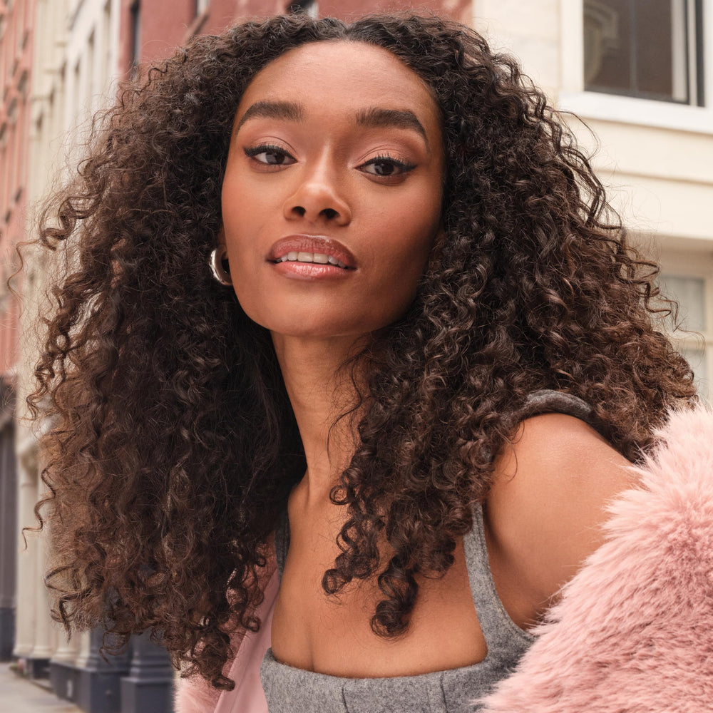 Maybelline Superfluff Mousse acabado ligero para cejas delgadas y densas.