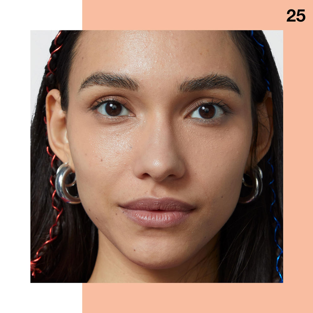 Textura ligera de Maybelline para acabado natural y ligero.