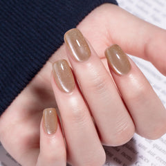 Maychao Cat Eye Magnetico: esmalte gel con imán para crear efecto óptico.
