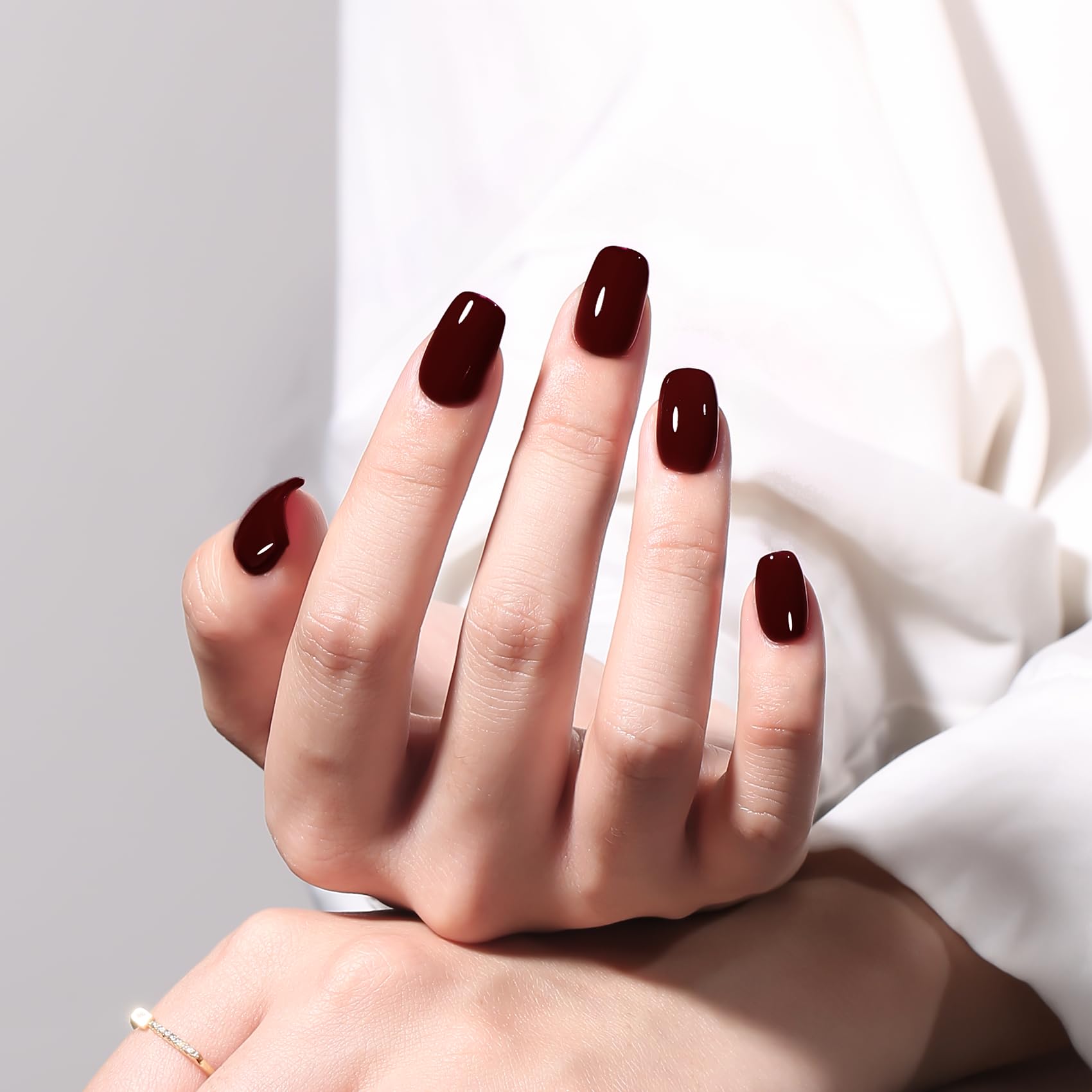 MAYCHAO gel uñas rojo cereza profundo, curado con LED para una fijación rápida.