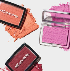 MCoBeauty Glow Up pH Powder Blush acabado sedoso y mate para look suave.