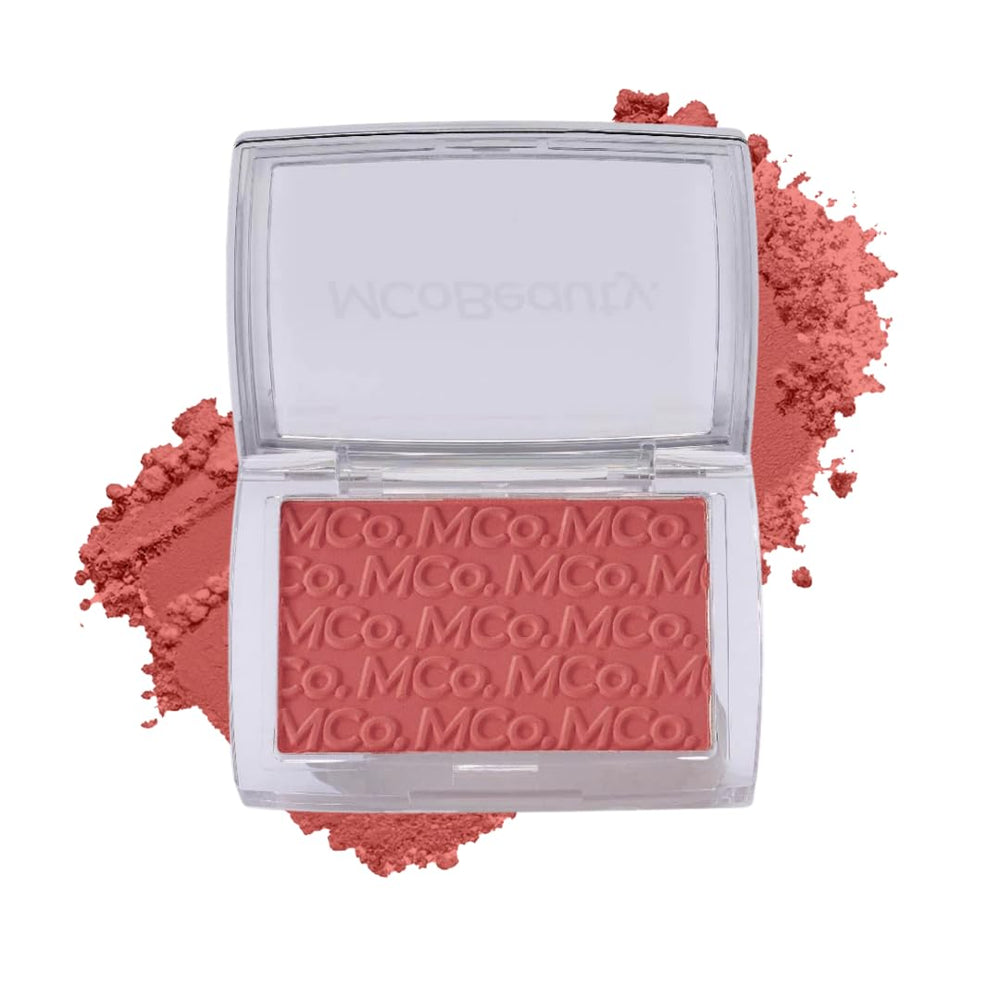 MCoBeauty Glow Up pH Powder Blush aplicada con dedos para tono rosado natural.