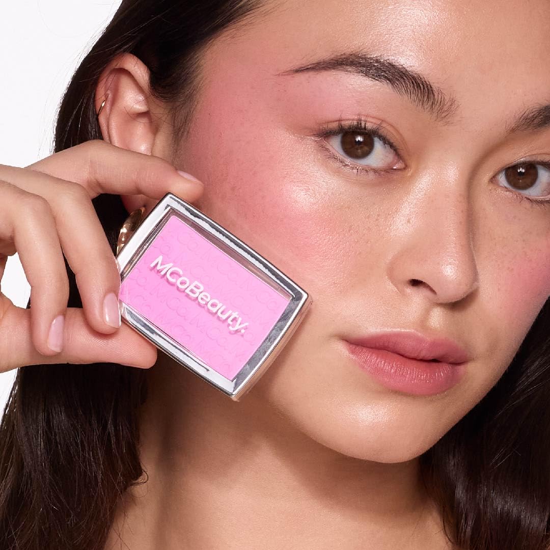 MCoBeauty Glow Up pH Rubor ofrece acabado sedoso y mate para mayor durabilidad.