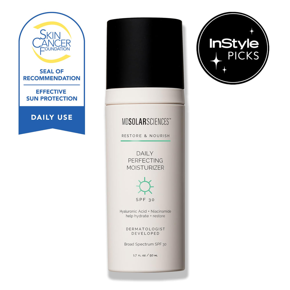 Textura ligera de MDSolarSciences Daily Perfecting Moisturizer SPF 30 sobre la piel.