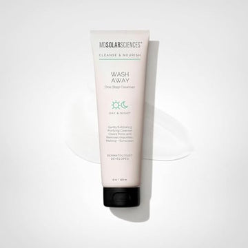 Presentación de viaje de 50 ml de Wash Away Cleanser para llevar.