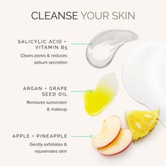 Textura espumosa de Wash Away Cleanser para limpieza suave y efectiva.