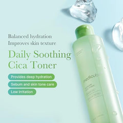 Aplicación suave de Medicube Exosome Cica Toner para tonificar y equilibrar la piel