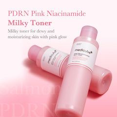 Aplicación suave del tonico rosado para piel fresca y hidratada