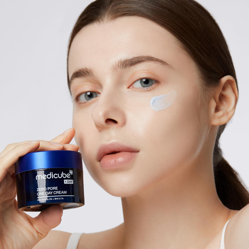 Medicube Zero Pore crema: textura ligera que se absorbe sin dejar residuo.