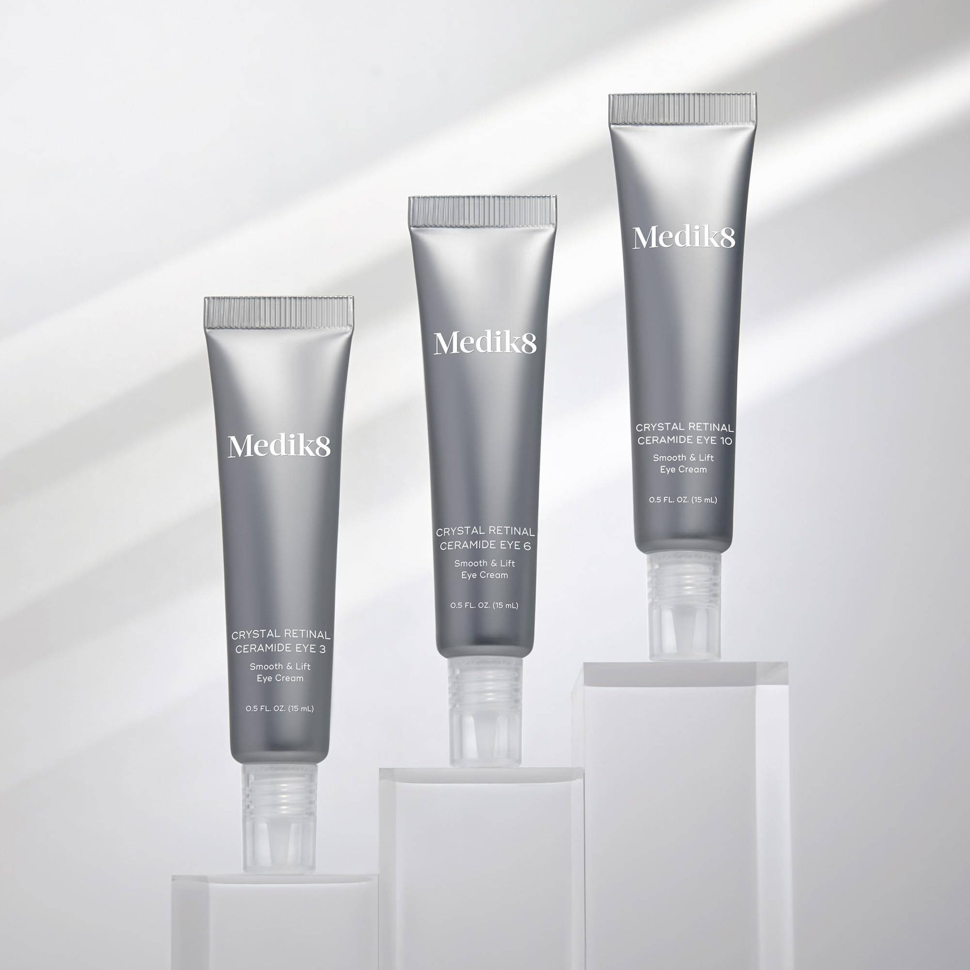 Medik8 Crystal Retinal Ceramide Eye 3, aplicación delicada, ayuda a suavizar la piel en el contorno ocular.