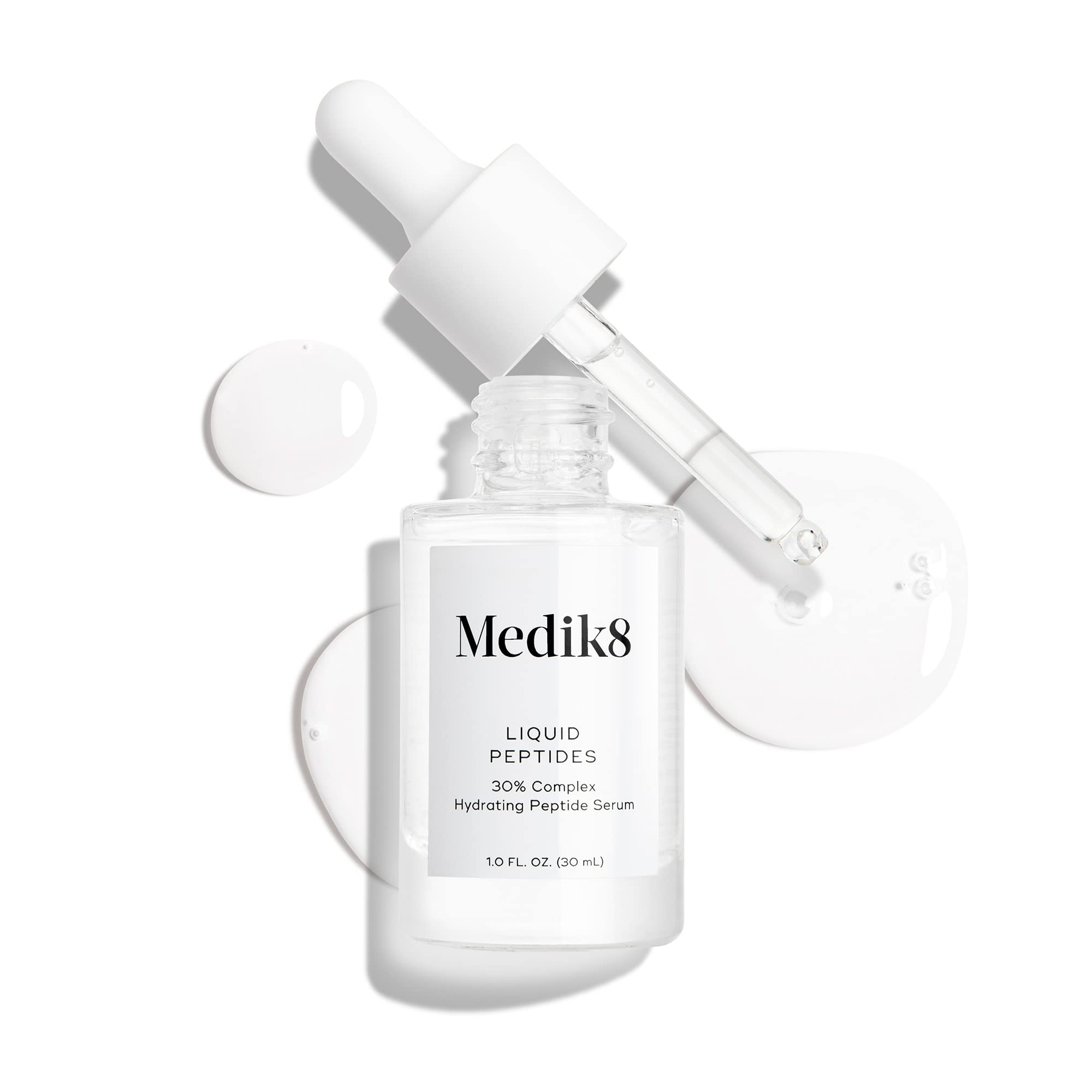 Medik8 péptidos líquidos: brillo saludable gracias a hidratación profunda.