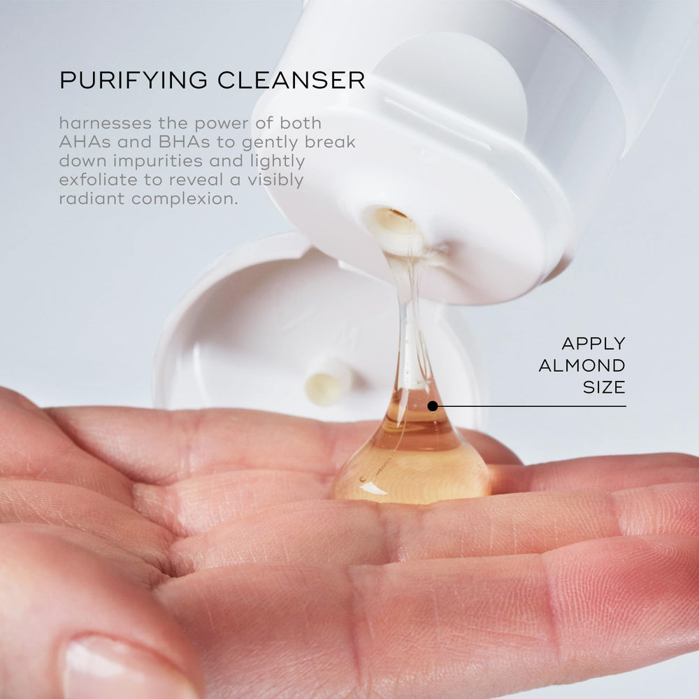 Medik8 Surface Radiance Cleanse, aroma frutal natural mejora la experiencia diaria.