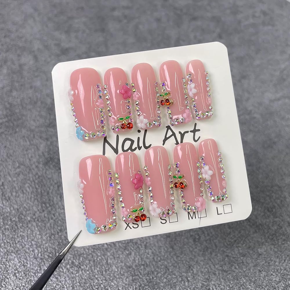 Meemooron uñas con cristales rosa 3D y detalles florales para destacar.