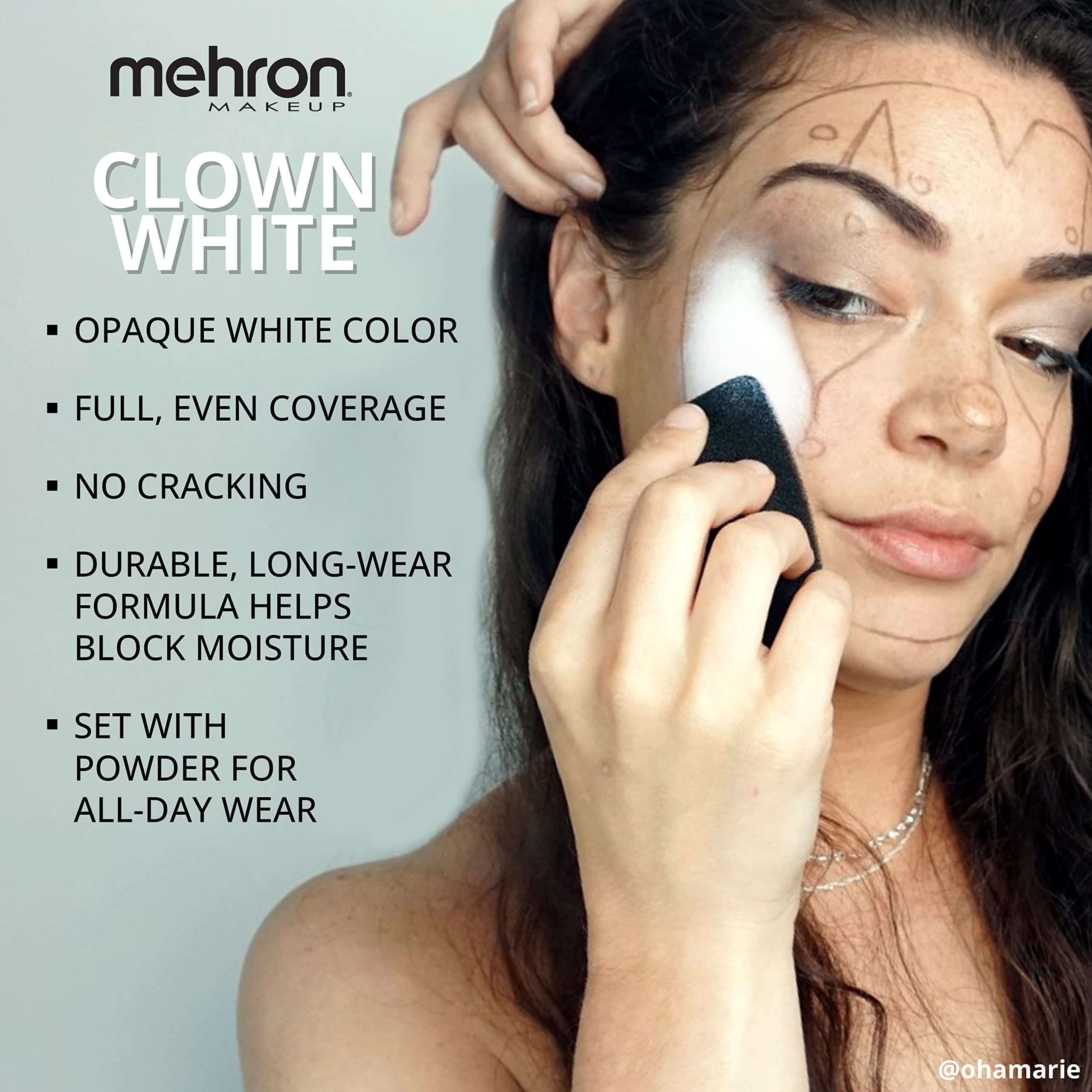 Aplicación suave de Mehron Clown White sin dejar rayas en la piel.