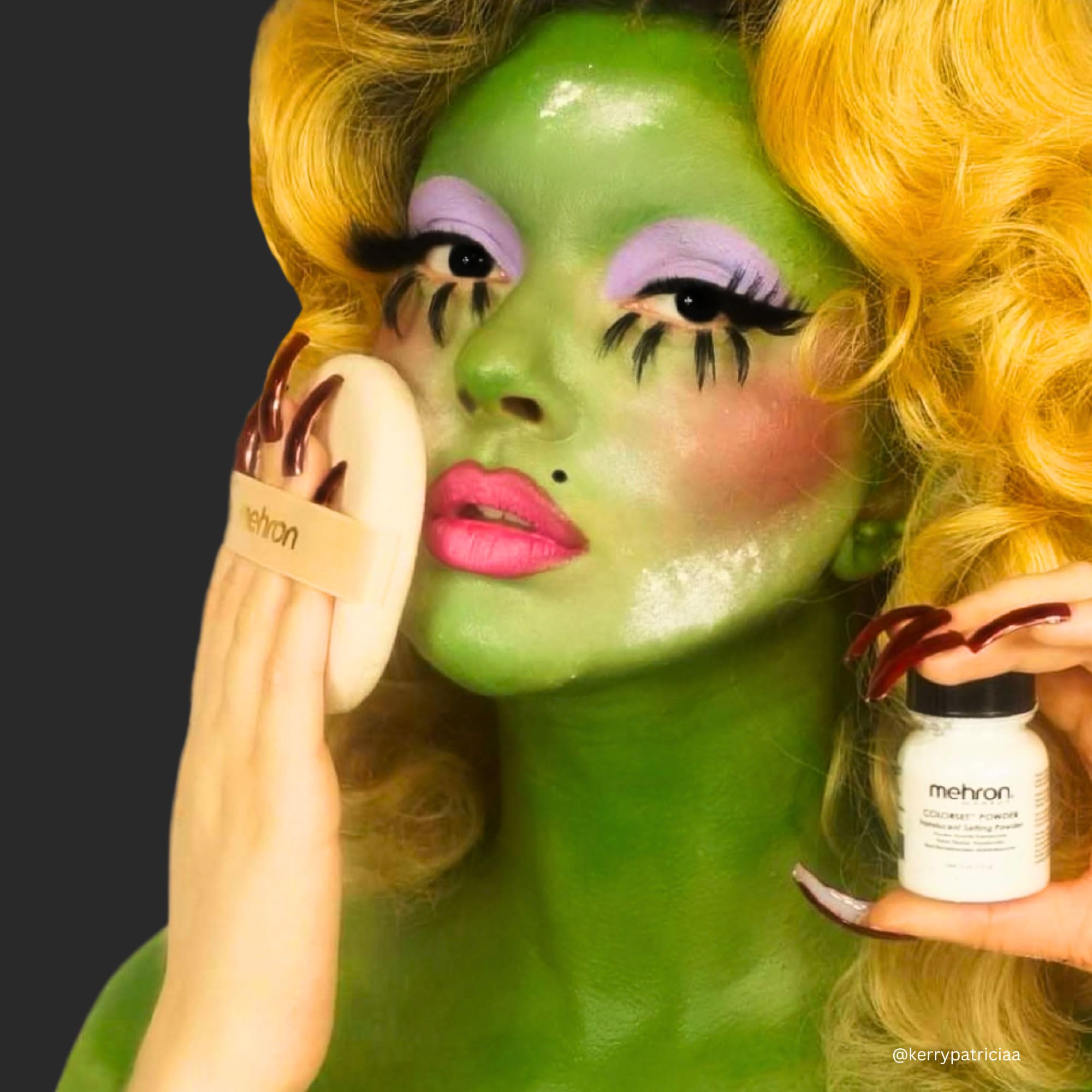Envase de 14 g de Colorset, compacto para kit profesional.