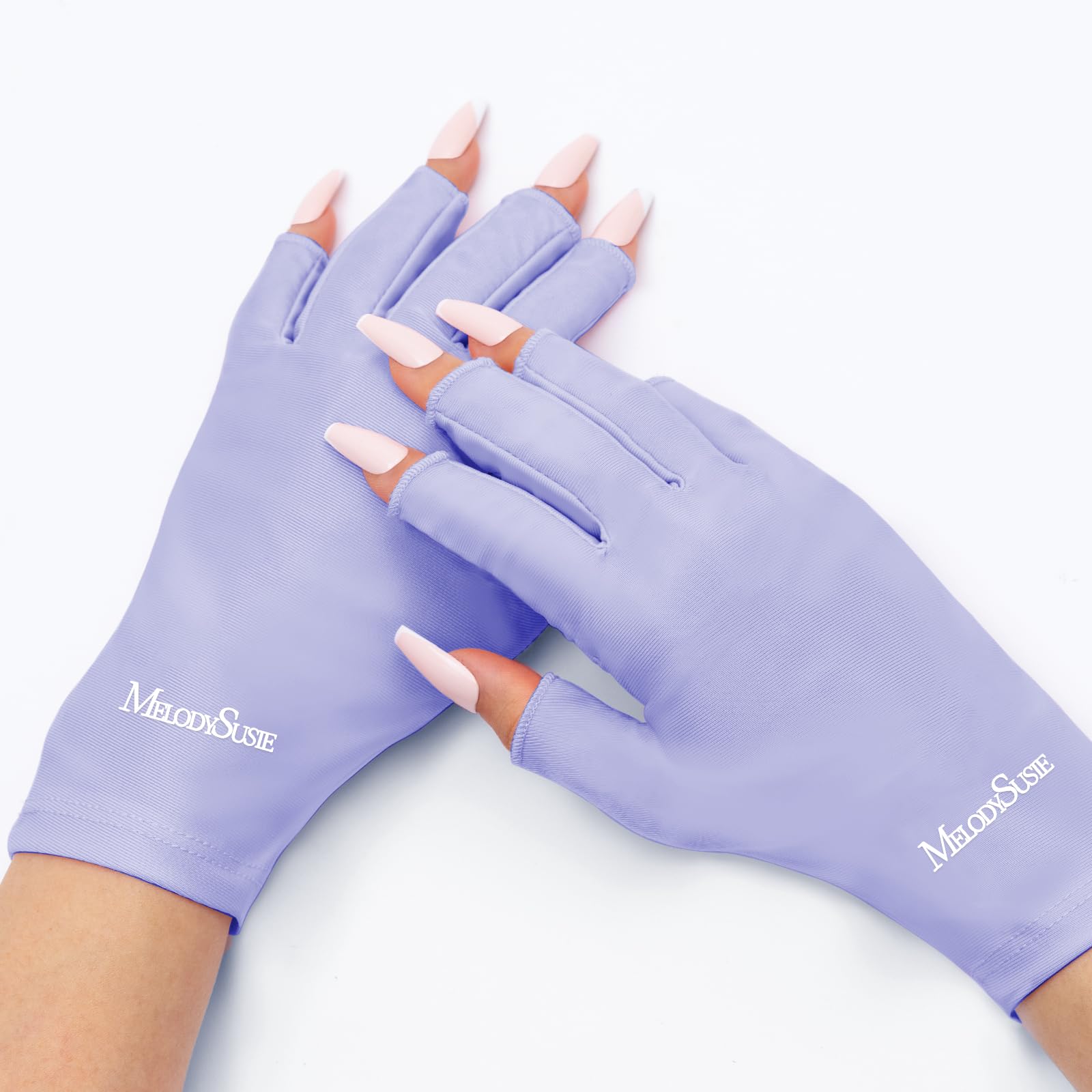 Guantes UV MelodySusie para manicura protegiendo las manos durante el secado de gel.