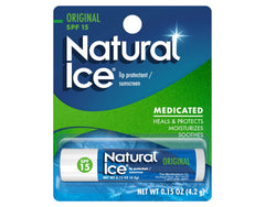 Mentholatum Natural Ice, bálsamo labial suave con sensación refrescante al aplicar.